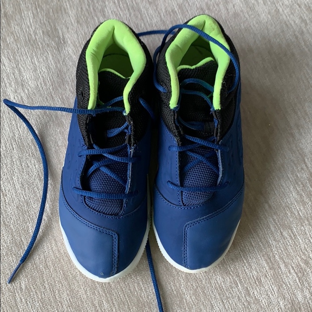 Boys basketball Jordyns sneakers
